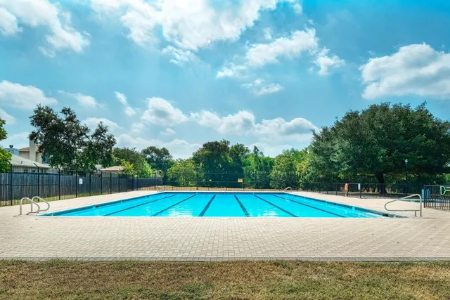 a view of a tennis court