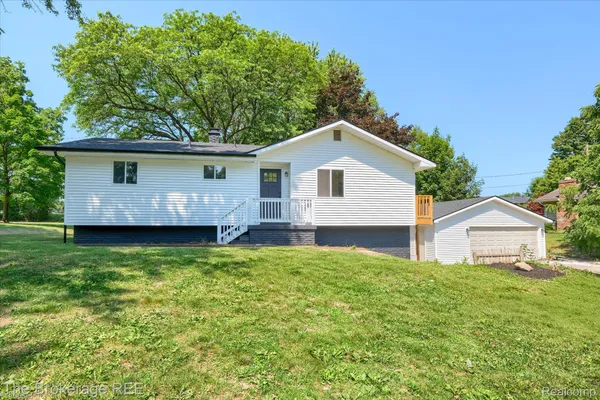 $199,900 | 1401 Hillside Drive, Flint, MI 48532