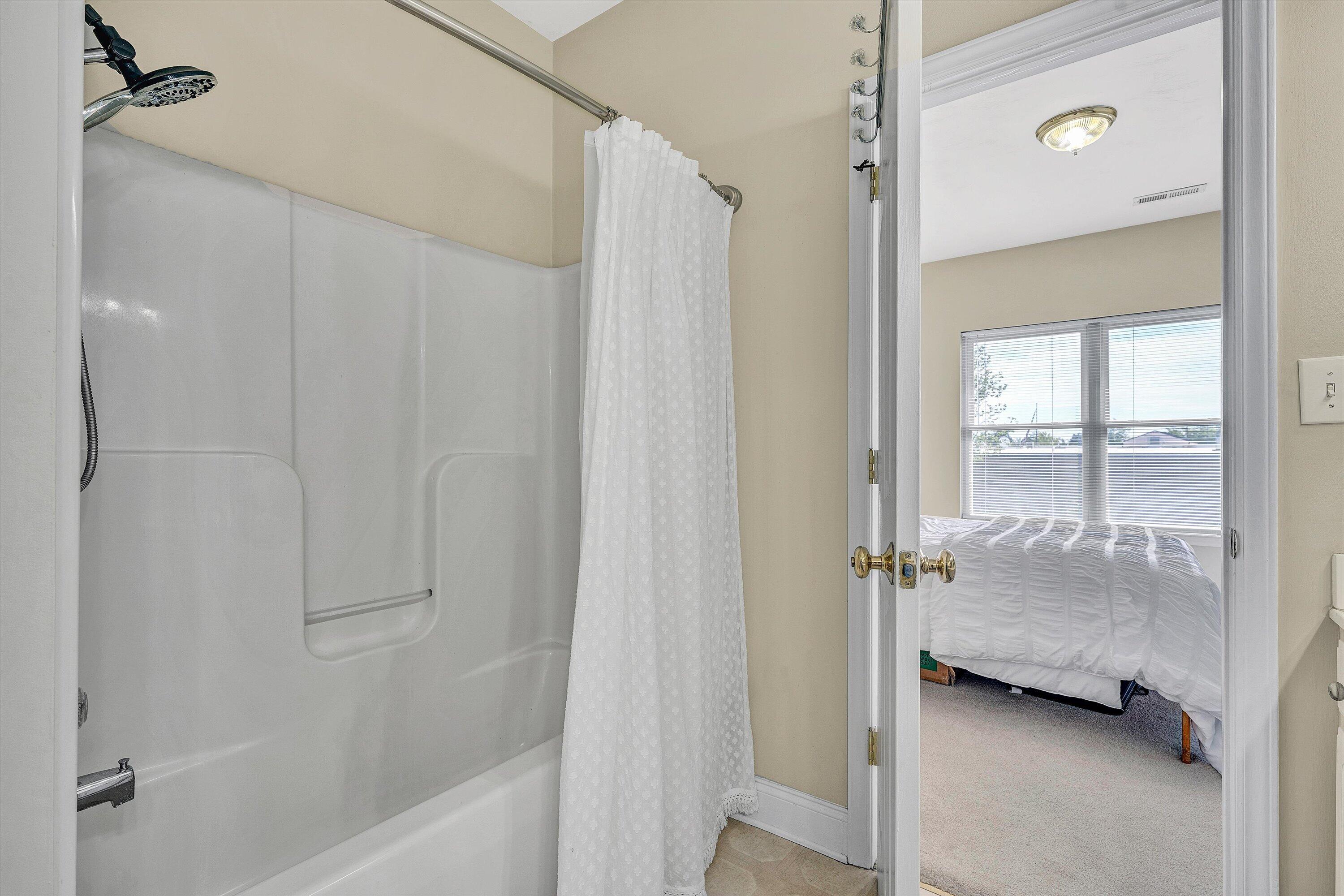 1913 South Clearing Road Salem, VA 24153 - Photo 21 of 28 a en suite bathroom with a shower