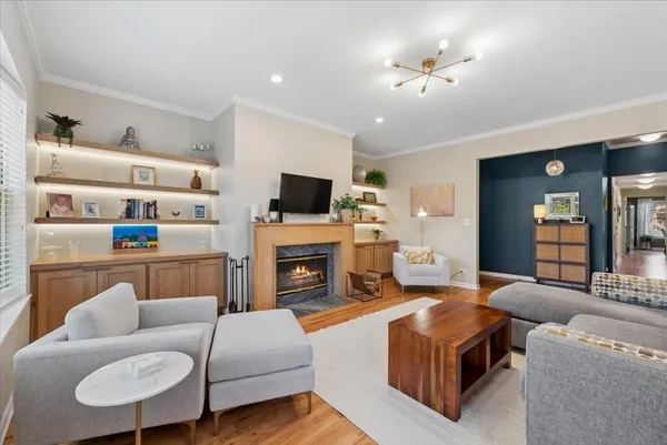 $569,000 | 4511 North Dover Street, Unit 2S, Chicago, IL 60640