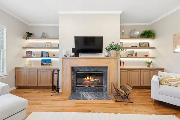 $569,000 | 4511 North Dover Street, Unit 2S, Chicago, IL 60640