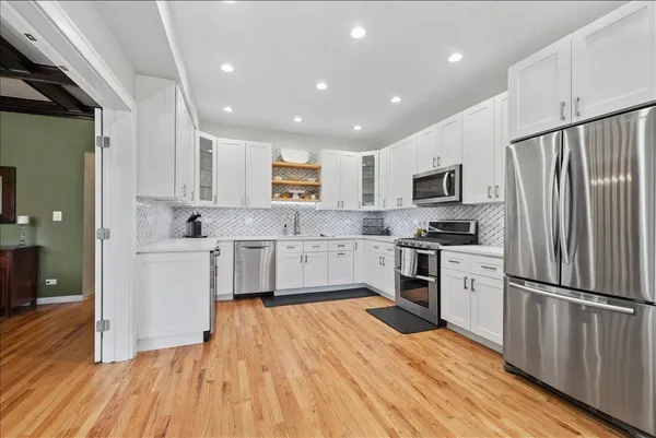 $569,000 | 4511 North Dover Street, Unit 2S, Chicago, IL 60640