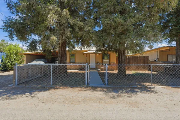 $549,000 | 1098 North Foothill Avenue, Lindsay, CA 93247