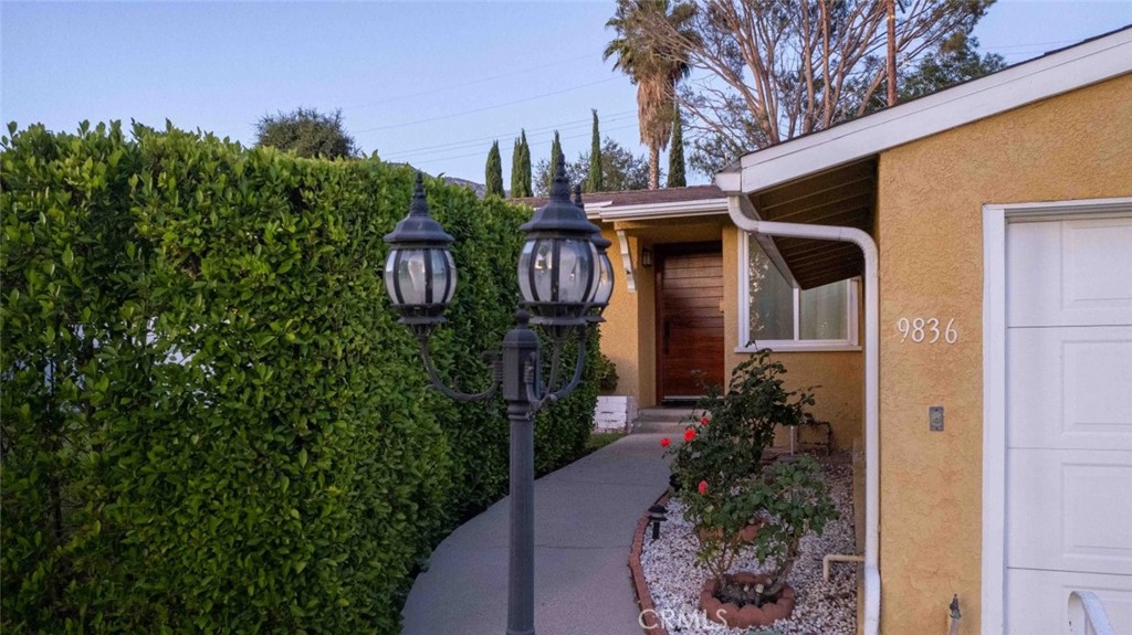 9836 Creemore Drive Tujunga, CA 91042 - Photo 3 of 50
