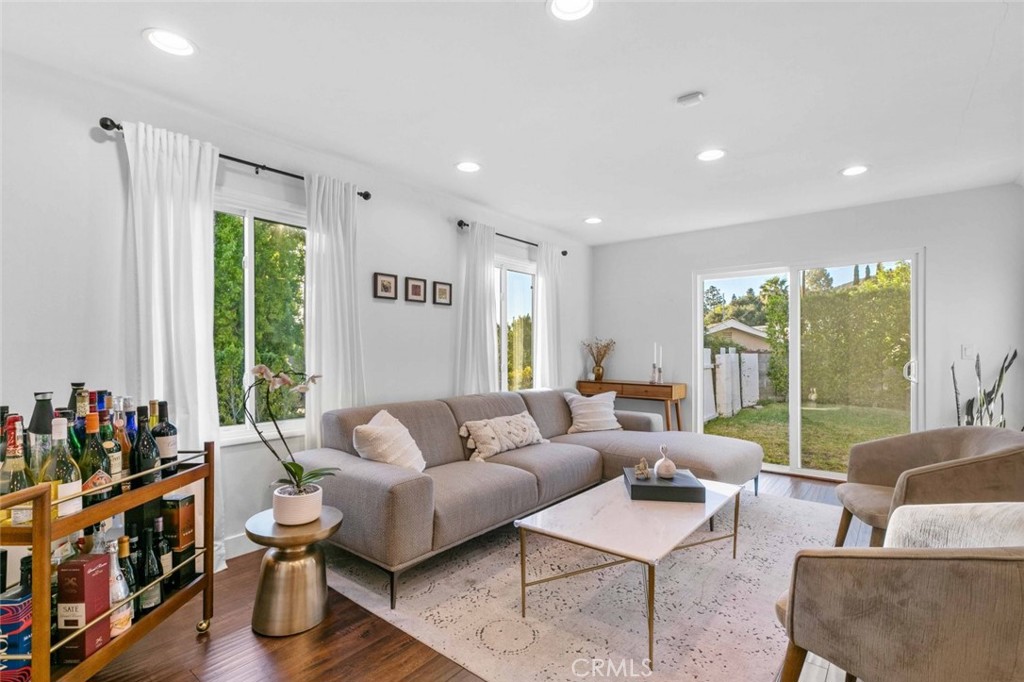 9836 Creemore Drive Tujunga, CA 91042 - Photo 5 of 50