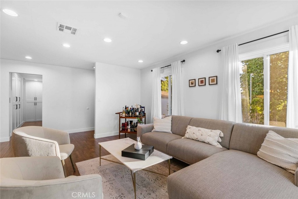 9836 Creemore Drive Tujunga, CA 91042 - Photo 6 of 50