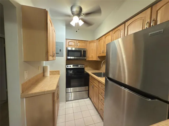 $1,720 | 600 Layne Boulevard, Unit 117, Hallandale Beach, FL 33009