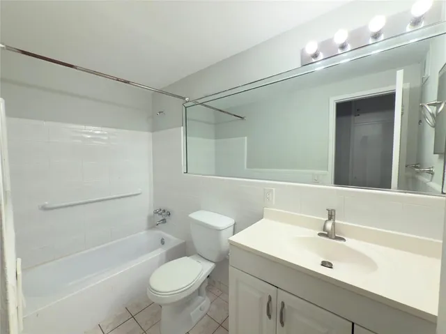 $1,720 | 600 Layne Boulevard, Unit 117, Hallandale Beach, FL 33009