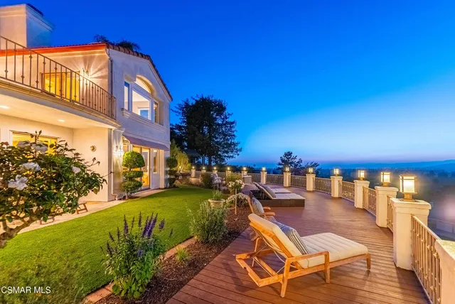 a view of a garden with lawn chairs