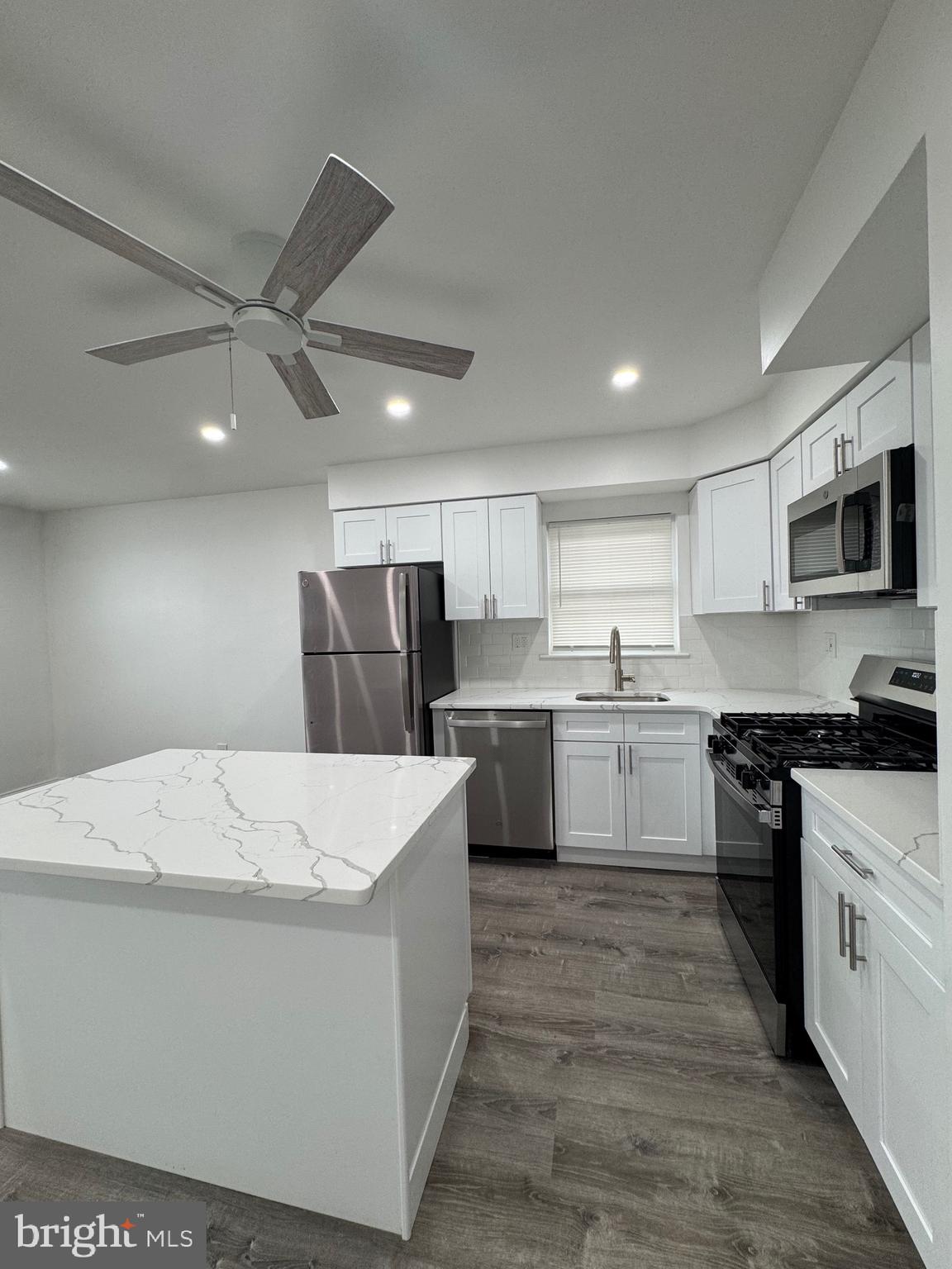 9762 Hilspach Street Philadelphia, PA 19115 - Photo 5 of 12