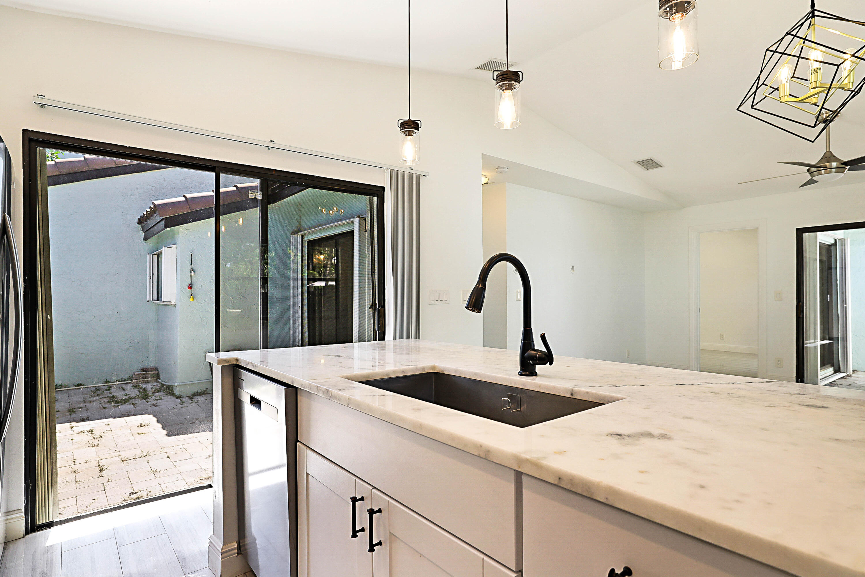 22354 Pineapple Walk Drive Boca Raton, FL 33433 - Photo 6 of 39 1000045134