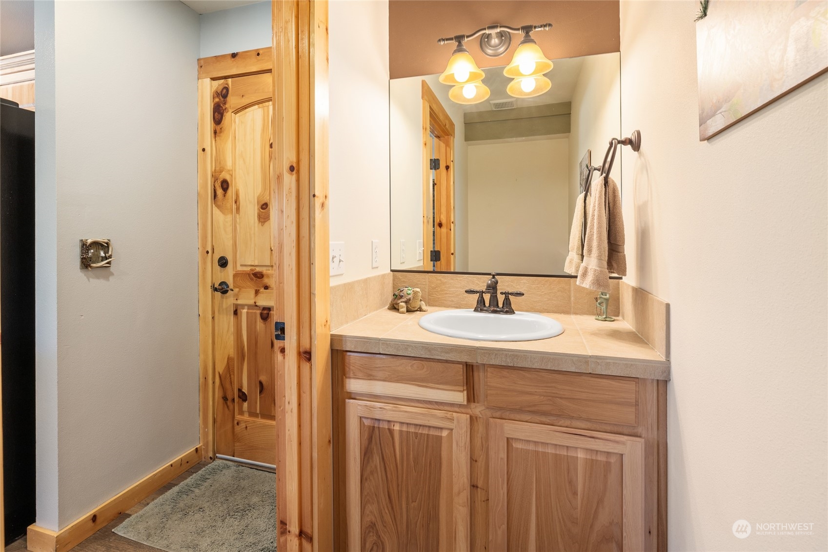 50 Raintree Lane, Unit 4 Ronald, WA 98940 - Photo 13 of 28 a bathroom with a sink vanity and a mirror