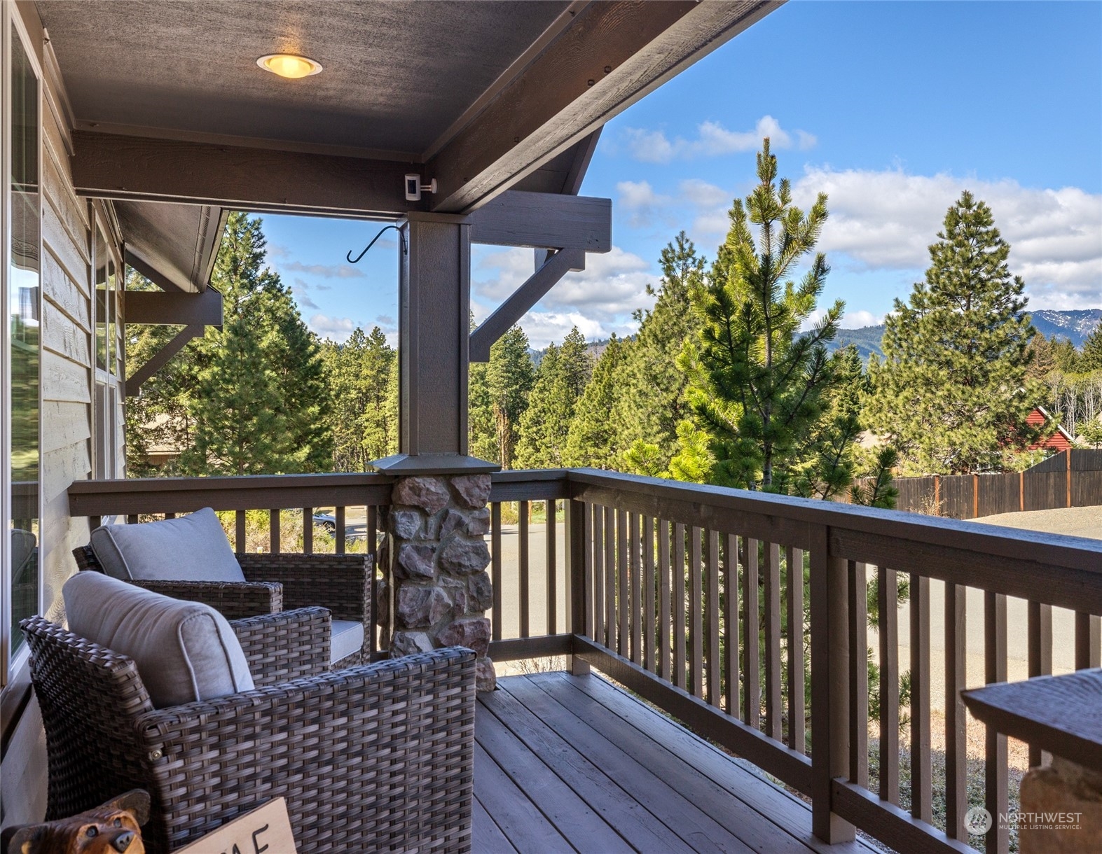 50 Raintree Lane, Unit 4 Ronald, WA 98940 - Photo 6 of 28 a view of balcony with furniture