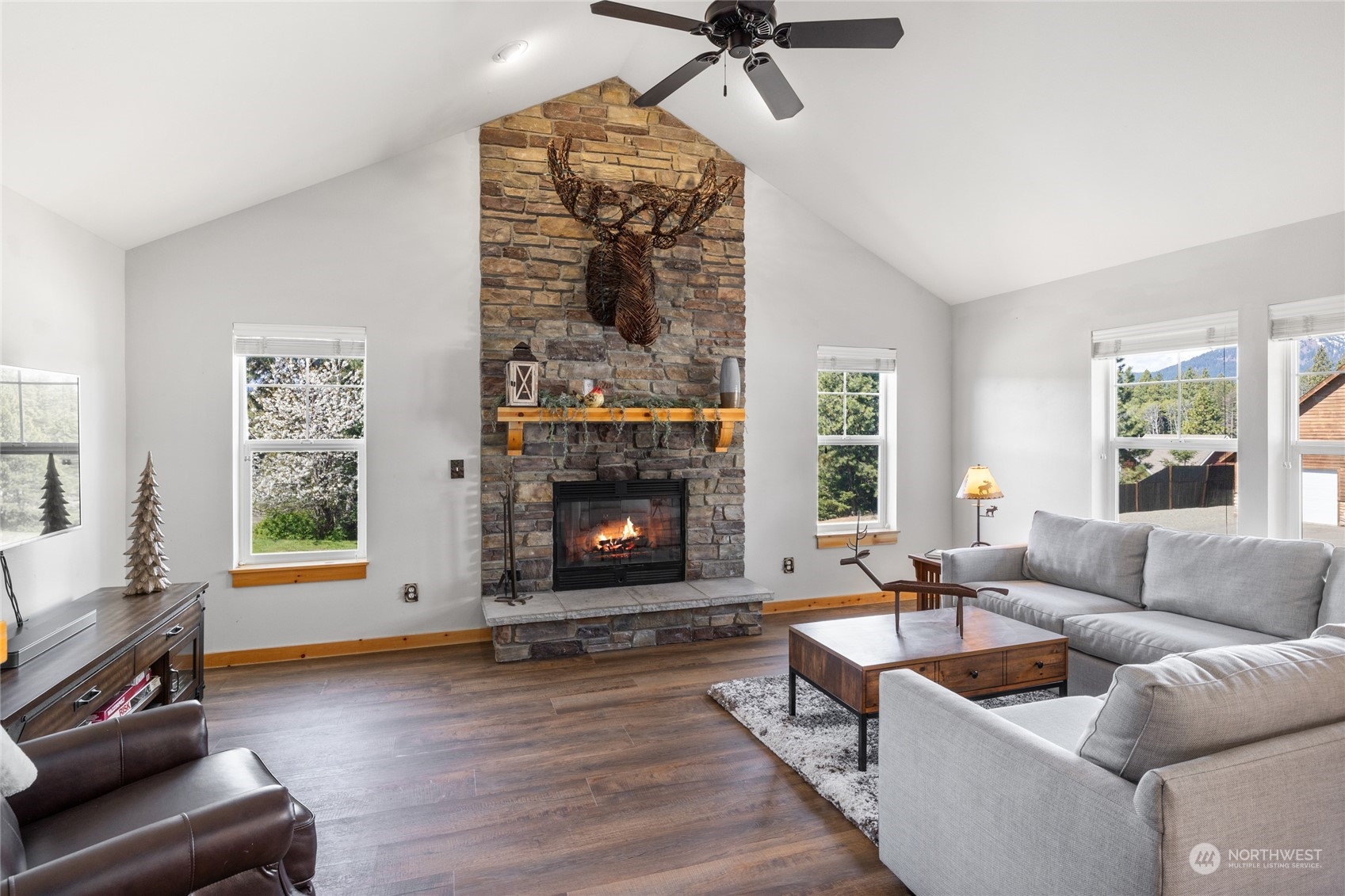 50 Raintree Lane, Unit 4 Ronald, WA 98940 - Photo 8 of 28 a living room with furniture and a fireplace