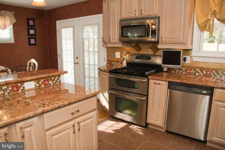 5 Tenbury Road Lutherville-Timonium, MD 21093 - Photo 16 of 30 Kitchen/Dining Room