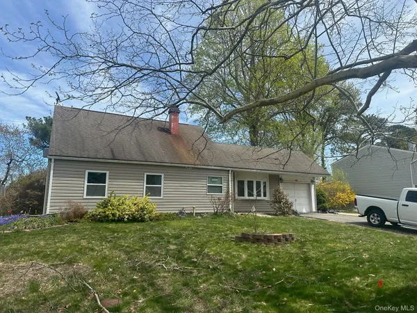 $675,000 | 33 Balsam Drive, Medford, NY 11763