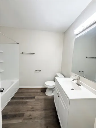 $875 | 500 Willow Drive, Unit B7, Lake Jackson, TX 77566