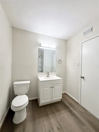 $875 | 500 Willow Drive, Unit B7, Lake Jackson, TX 77566