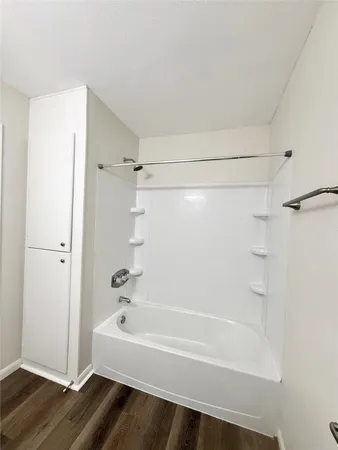 $875 | 500 Willow Drive, Unit B7, Lake Jackson, TX 77566