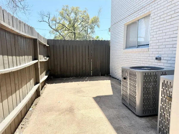 $875 | 500 Willow Drive, Unit B7, Lake Jackson, TX 77566