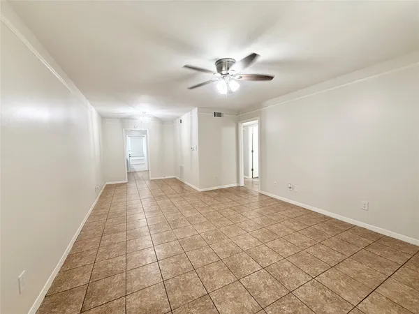 $875 | 500 Willow Drive, Unit B7, Lake Jackson, TX 77566