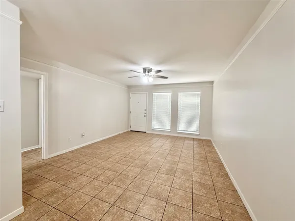 $875 | 500 Willow Drive, Unit B7, Lake Jackson, TX 77566