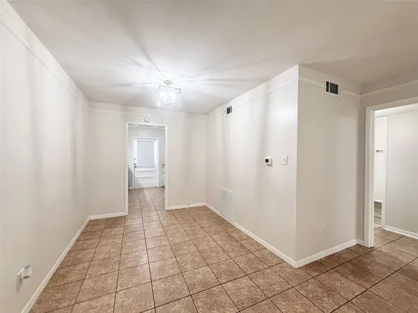$875 | 500 Willow Drive, Unit B7, Lake Jackson, TX 77566