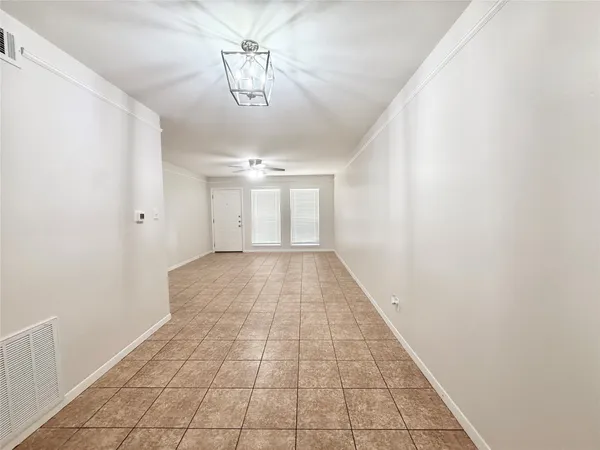 $875 | 500 Willow Drive, Unit B7, Lake Jackson, TX 77566