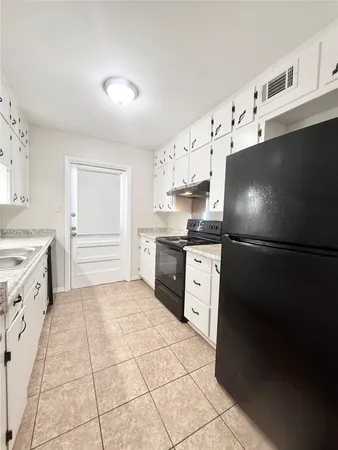 $875 | 500 Willow Drive, Unit B7, Lake Jackson, TX 77566