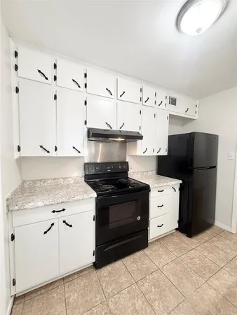 $875 | 500 Willow Drive, Unit B7, Lake Jackson, TX 77566