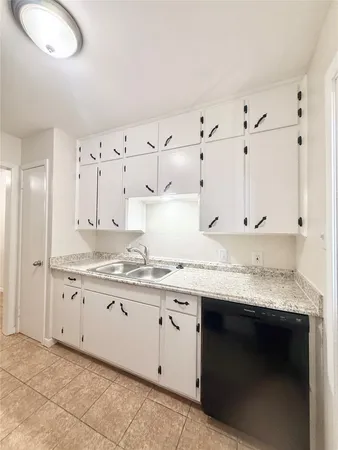 $875 | 500 Willow Drive, Unit B7, Lake Jackson, TX 77566