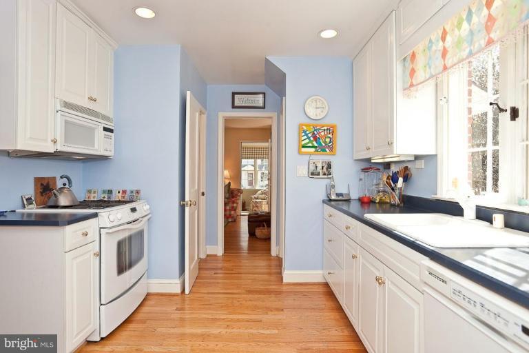 635 Yarmouth Road Towson, MD 21286 - Photo 10 of 20 Kitchen