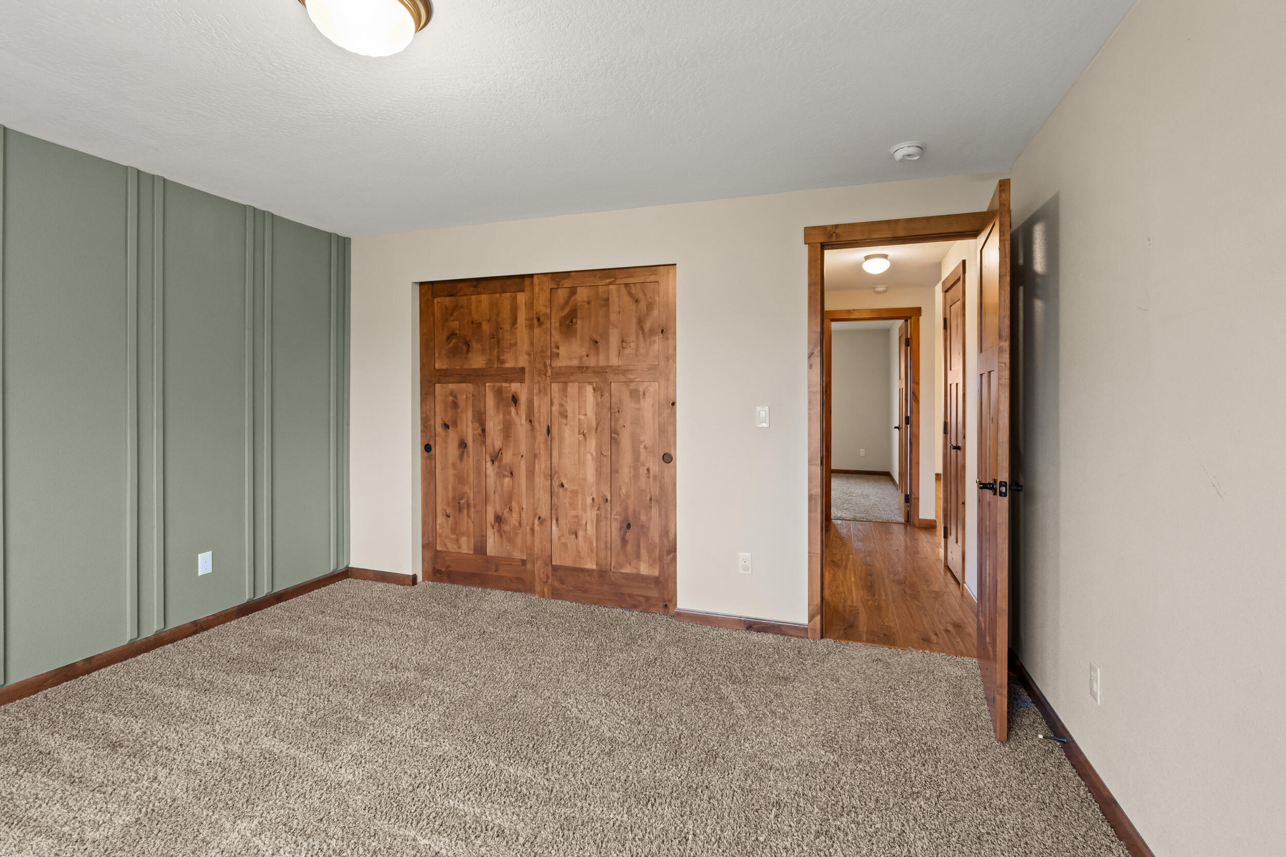 597 Bigham Brown Road Eagle Point, OR 97524 - Photo 23 of 52 Guest Bed 2