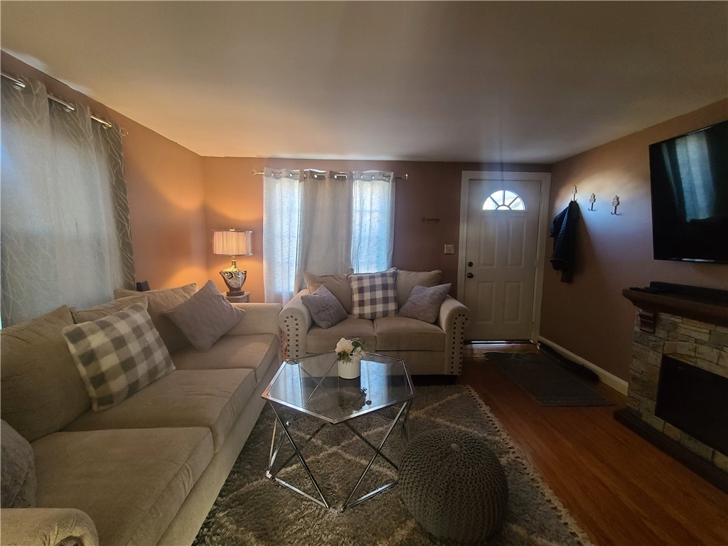 33 Hamilton Road Cranston, RI 02910 - Photo 5 of 15 Gallery Image 5