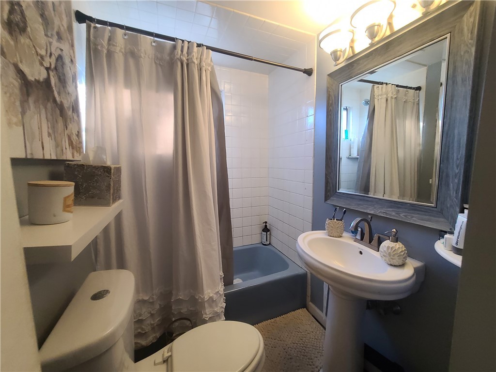 33 Hamilton Road Cranston, RI 02910 - Photo 8 of 15 Gallery Image 8