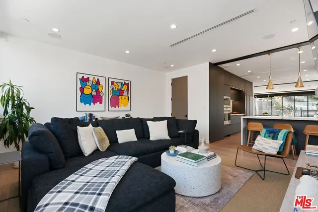 $3,095,000 | 303 Venice Way, Venice, CA 90291