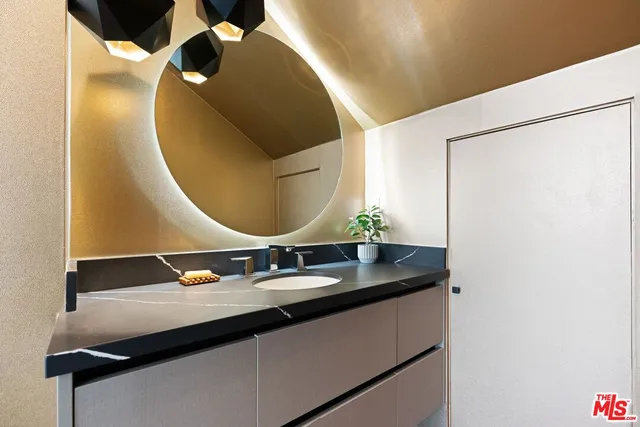 $3,095,000 | 303 Venice Way, Venice, CA 90291