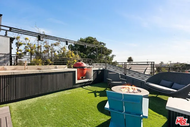 $3,095,000 | 303 Venice Way, Venice, CA 90291