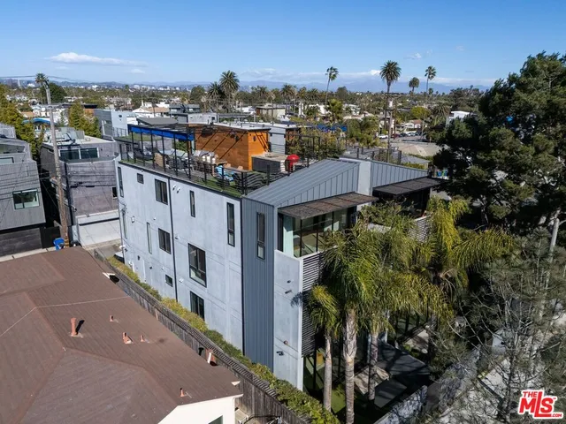 $3,095,000 | 303 Venice Way, Venice, CA 90291