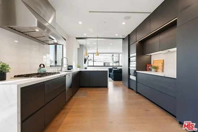 $3,095,000 | 303 Venice Way, Venice, CA 90291