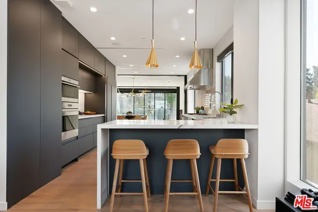 $3,095,000 | 303 Venice Way, Venice, CA 90291