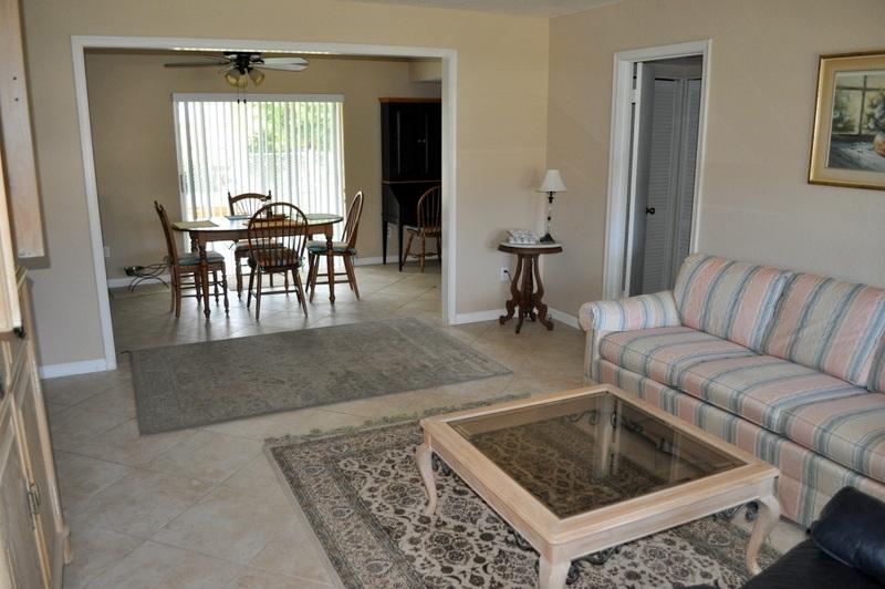 425 Kirk Road Palm Springs, FL 33461 - Photo 5 of 26 Living 4