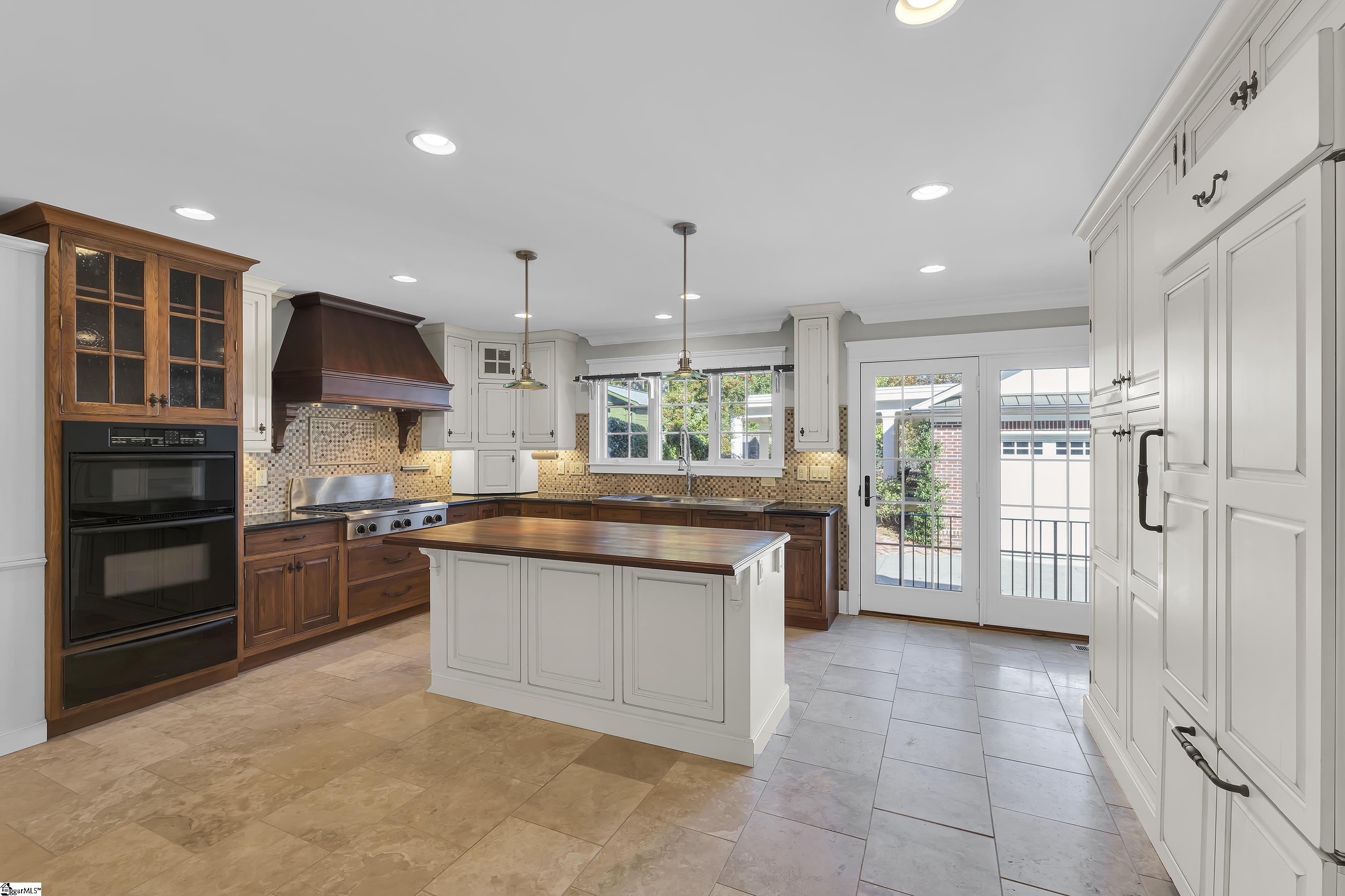 607 Crescent Avenue Greenville, SC 29601 - Photo 9 of 35