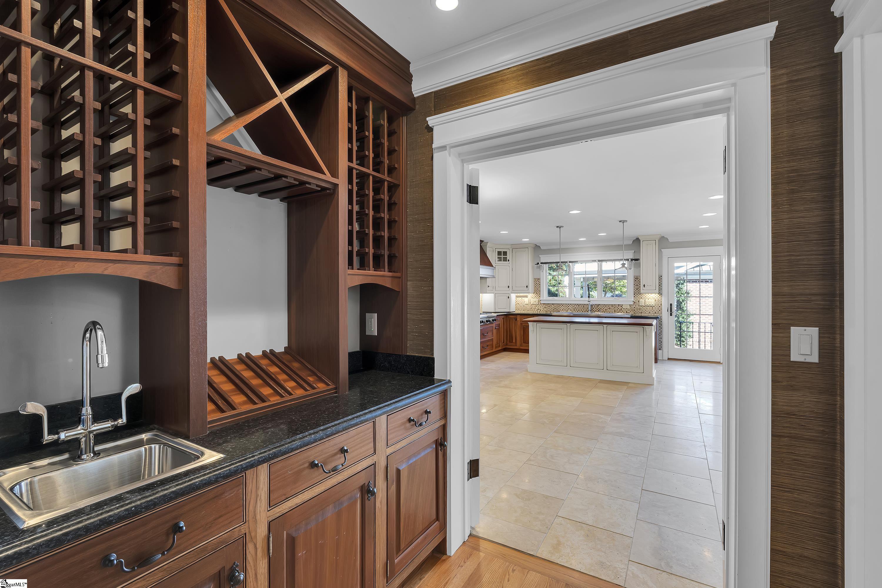 607 Crescent Avenue Greenville, SC 29601 - Photo 10 of 35