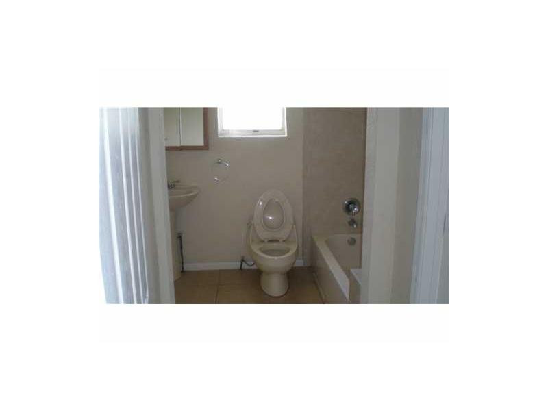 1180 South Ridge Road Lantana, FL 33462 - Photo 9 of 11 Bathroom