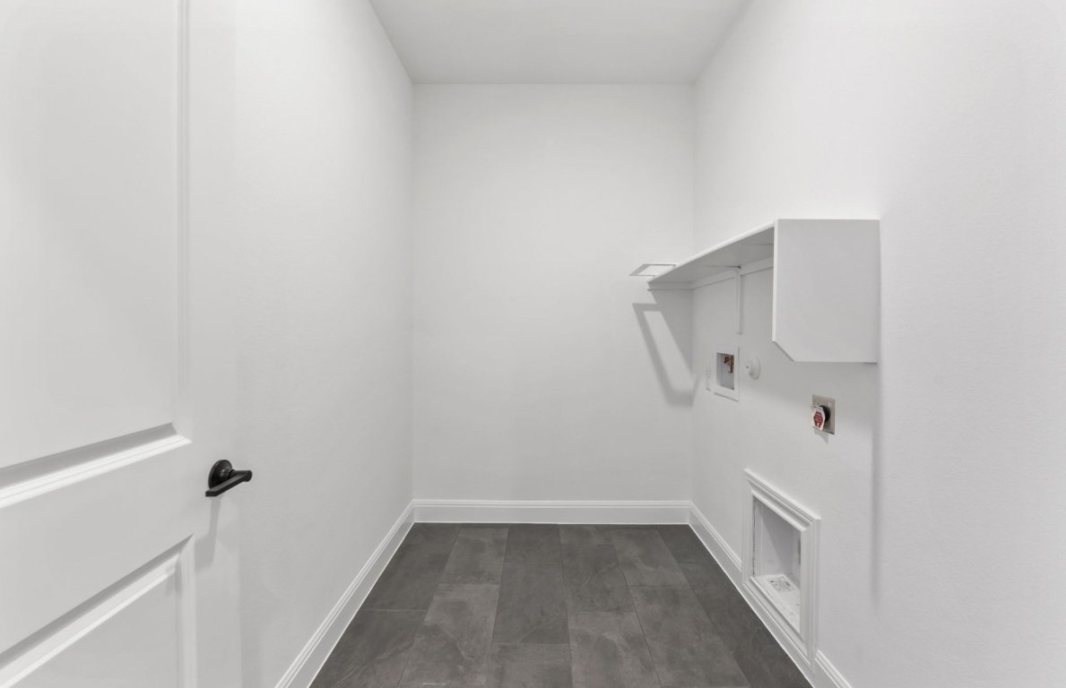 800 Crescent View Drive Georgetown, TX 78628 - Photo 12 of 36 a view of an empty walk in closet