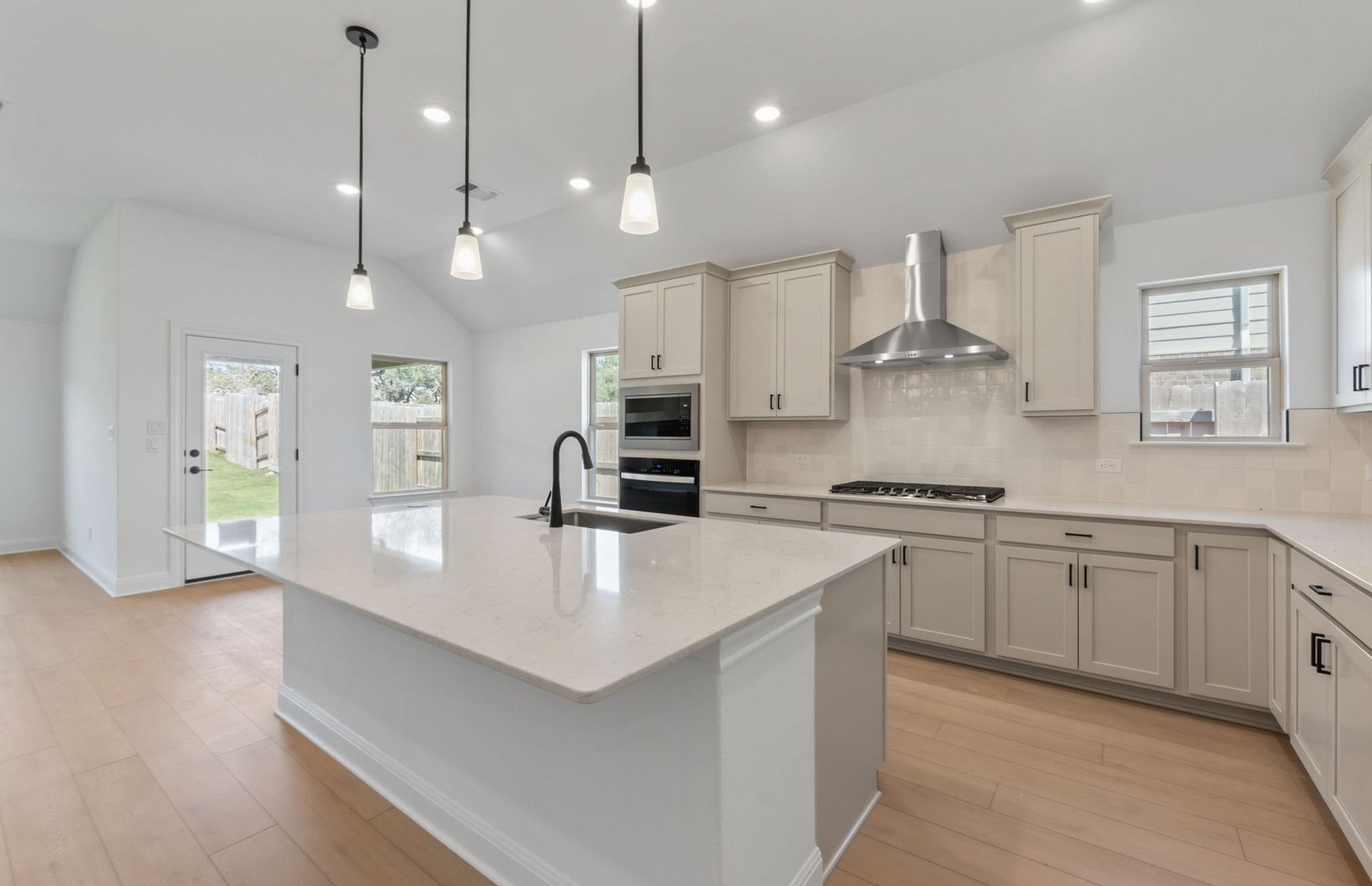 800 Crescent View Drive Georgetown, TX 78628 - Photo 20 of 36