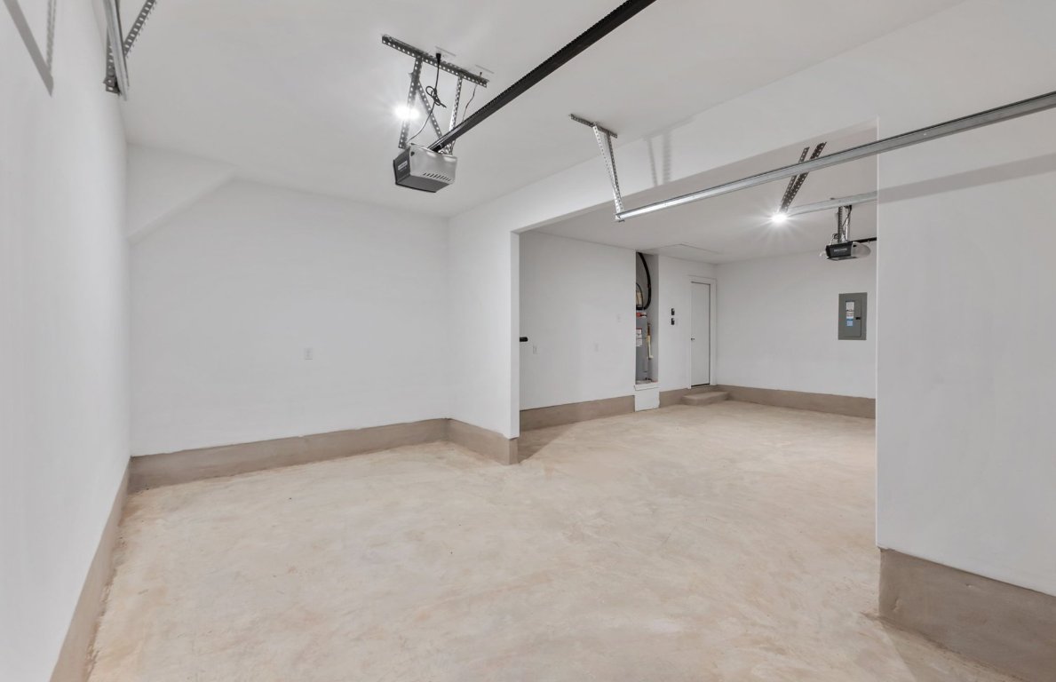 800 Crescent View Drive Georgetown, TX 78628 - Photo 32 of 36 a view of a big room with carpet