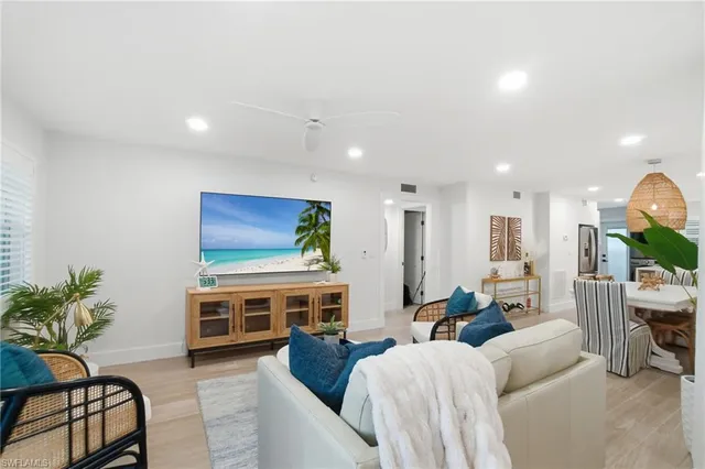 $720,000 | 1100 8th Avenue South, Unit 206C, Naples, FL 34102