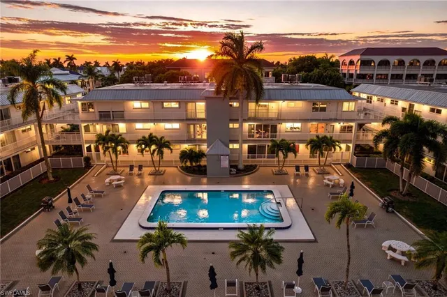 $720,000 | 1100 8th Avenue South, Unit 206C, Naples, FL 34102